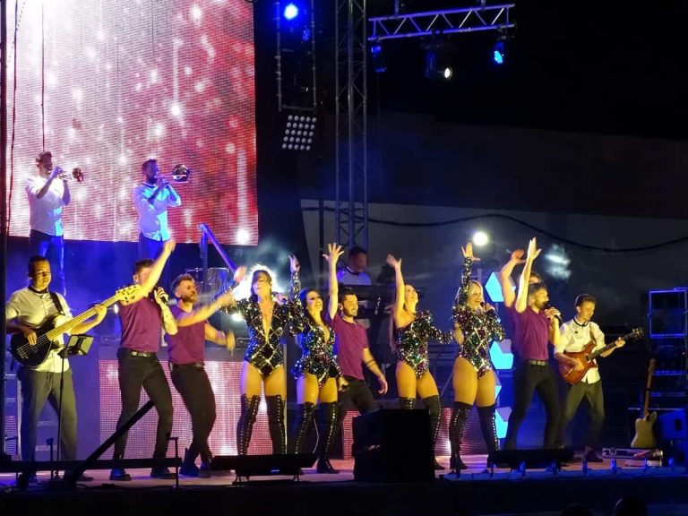 El Réplica Fest, Efectiviwonder y La Mundial triunfan en las noches de feria de Quintanar