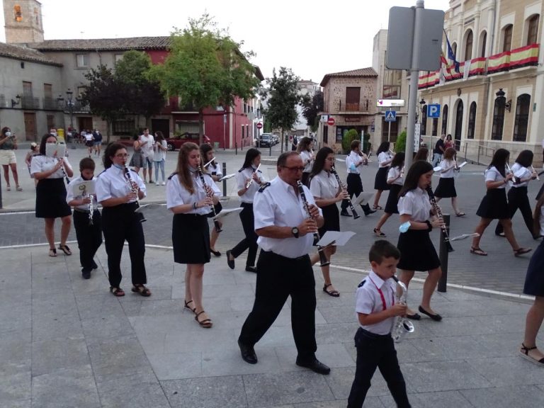 Quintanar inaugura sus fiestas patronales con un pasacalles de la Banda Sinfónica Municipal Quintanar inaugura sus fiestas patronales con un pasacalles de la Banda Sinfónica Municipal