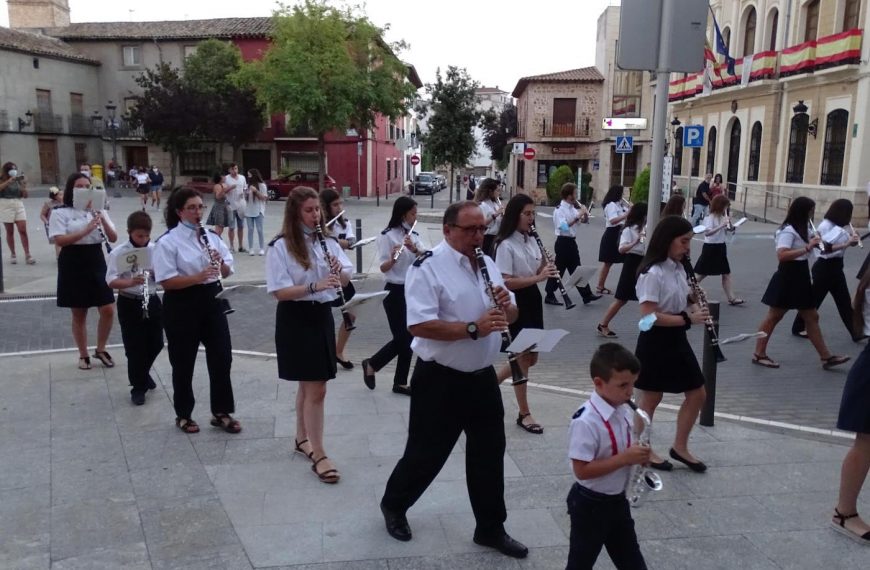 Quintanar inaugura sus fiestas patronales con un pasacalles de la Banda Sinfónica Municipal
