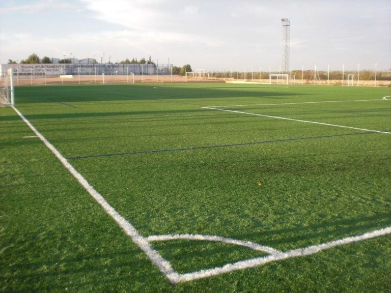 Sale a licitación la instalación del campo de césped artificial del Polideportivo Fred Galiana