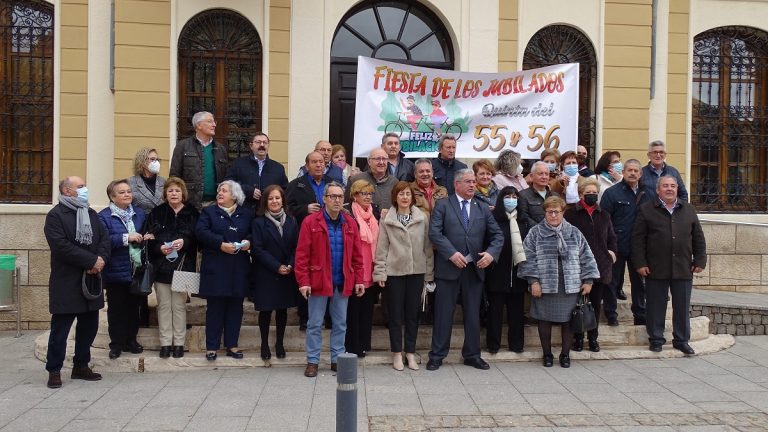 El alcalde recibe en el Ayuntamiento a quintanareños y quintanareñas nacidos en 1955 y 1956 El alcalde recibe en el Ayuntamiento a quintanareños y quintanareñas nacidos en 1955 y 1956