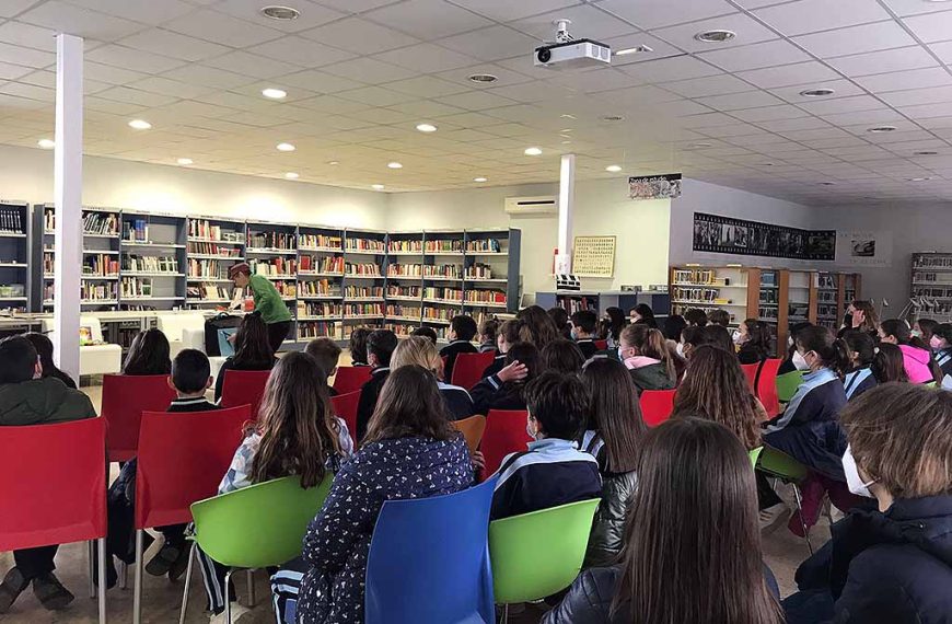 Los Centros Educativos de Quintanar de la Orden disfrutan de los Cuentacuentos Musicados de Roberto Mezquita