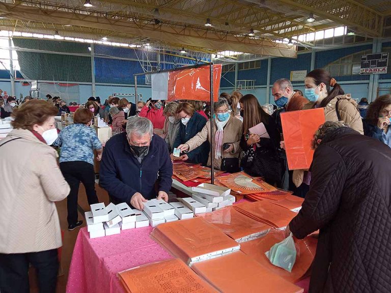 El Encuentro de Encajeras regresa a Quintanar de la Orden tras dos años con una amplia participación El Encuentro de Encajeras regresa a Quintanar de la Orden tras dos años con una amplia participación