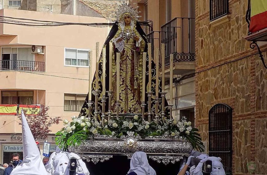La Procesión de la Campaná despierta en la madrugada al pueblo de Quintanar