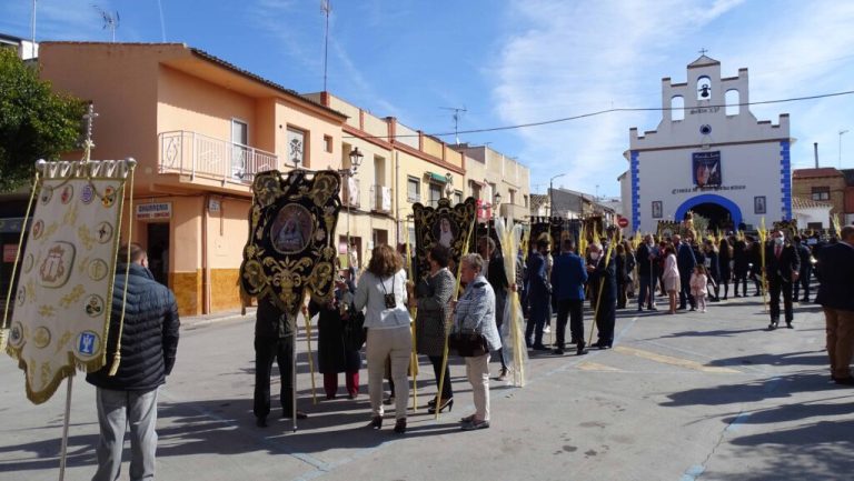 Vistosa procesión de La Borriquilla que recrea la entrada triunfal de Jesús en Jerusalén celebrada en Quintanar de la Orden Vistosa procesión de La Borriquilla que recrea la entrada triunfal de Jesús en Jerusalén celebrada en Quintanar de la Orden