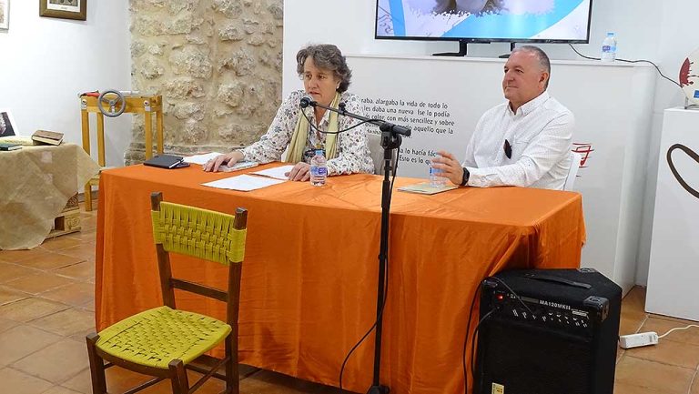 Isabel Morón descubre todas las virtudes de Paula Cruz como persona y como amiga en una charla debate Isabel Morón descubre todas las virtudes de Paula Cruz como persona y como amiga en una charla debate