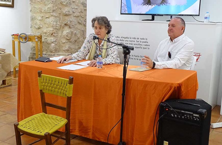 Isabel Morón descubre todas las virtudes de Paula Cruz como persona y como amiga en una charla debate