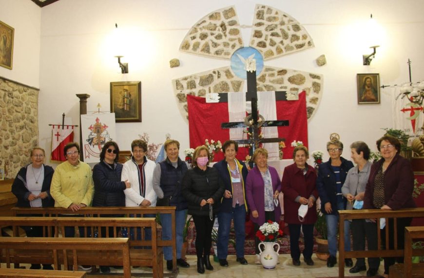 La Ermita de San Juan instala su particular Cruz de Mayo