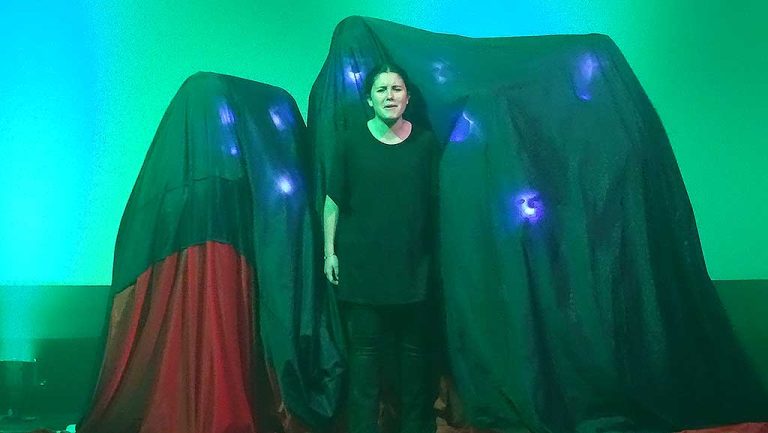 El grupo joven del Taller de Teatro de Quintanar de la Orden conquista al público con la representación de Antígona El grupo joven del Taller de Teatro de Quintanar de la Orden conquista al público con la representación de Antígona