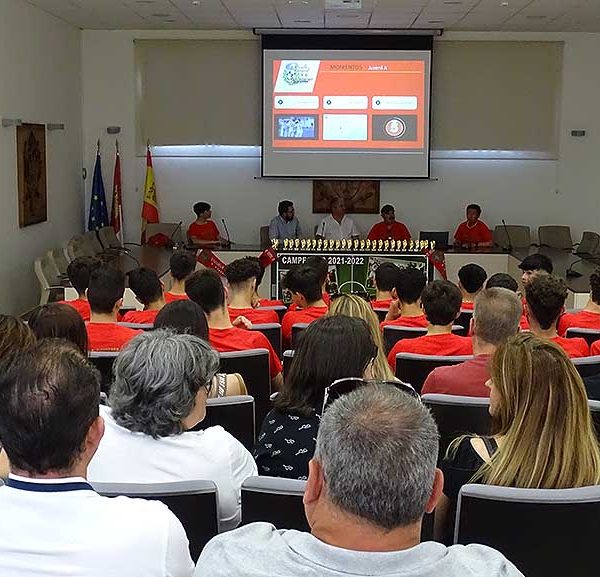 Recibimiento al equipo juvenil de fútbol de Quintanar en el Ayuntamiento por su ascenso