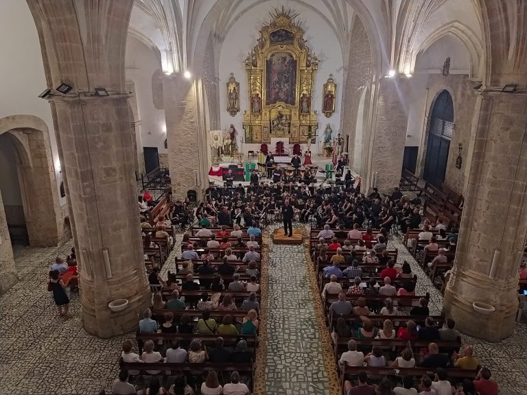 La religiosidad desborda la Parroquia de Santiago de la Espada en el concierto de la Banda Sinfónica Municipal de Quintanar de la Orden La religiosidad desborda la Parroquia de Santiago de la Espada en el concierto de la Banda Sinfónica Municipal de Quintanar de la Orden