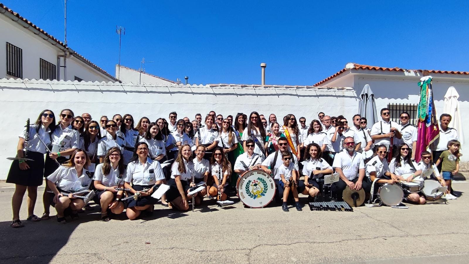 La Dama de Honor, Susana Nieto, recibe en su casa a la Banda Sinfónica Municipal de Quintanar de la Orden