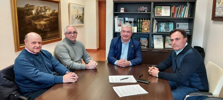 El Ayuntamiento de Quintanar de la Orden firma un convenio de colaboración con la D.O La Mancha El Ayuntamiento de Quintanar de la Orden firma un convenio de colaboración con la D.O La Mancha